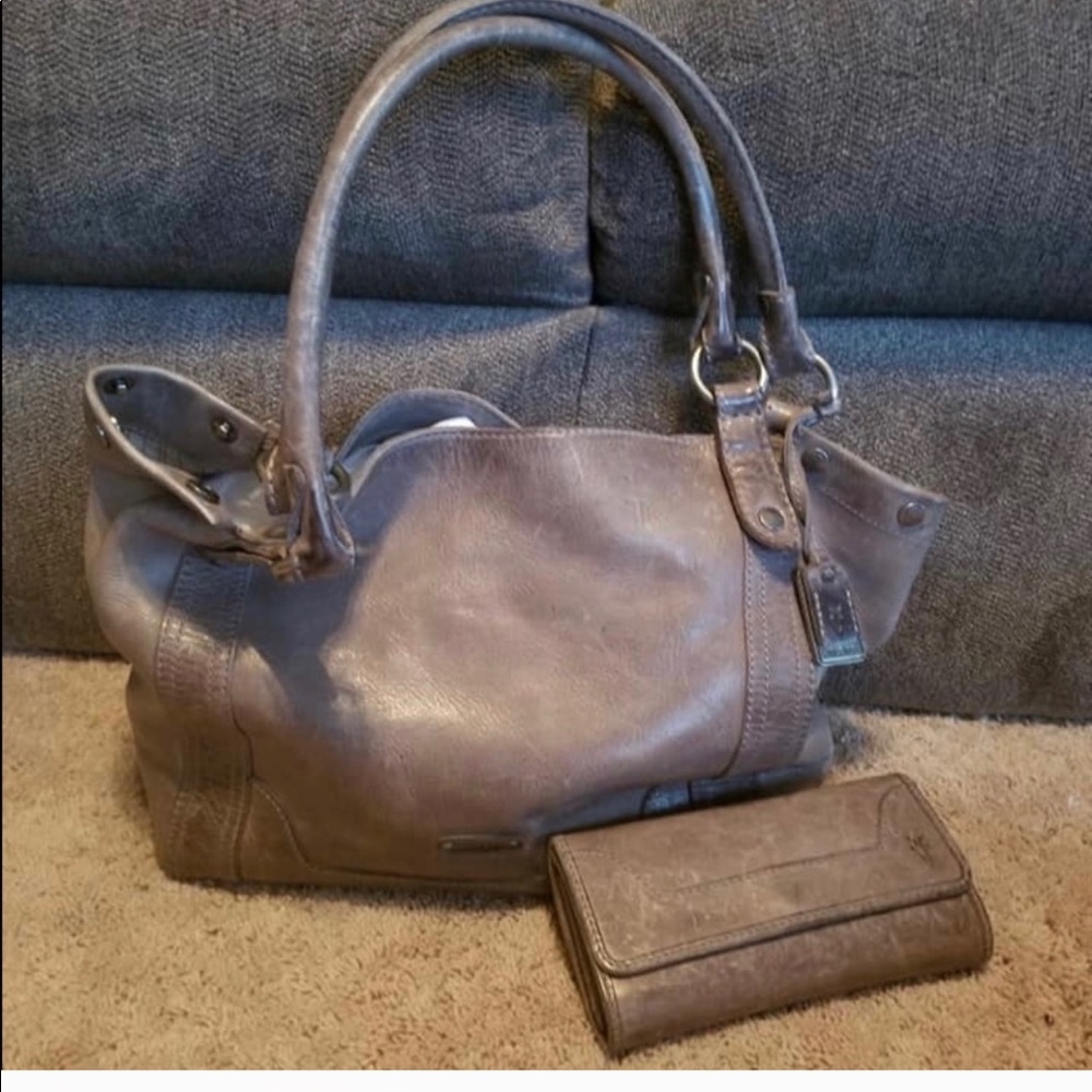 Fry gray purse and wallet.